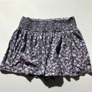 Flowy flower pattern shorts
